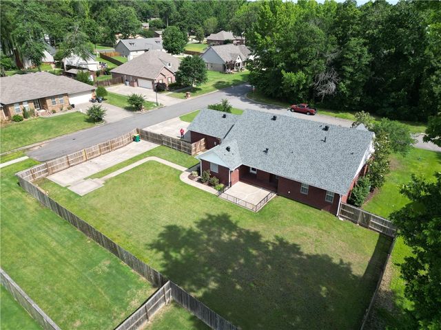 2415 W 8th Street, Russellville, AR 72801