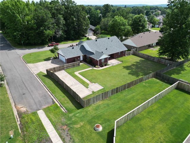 2415 W 8th Street, Russellville, AR 72801