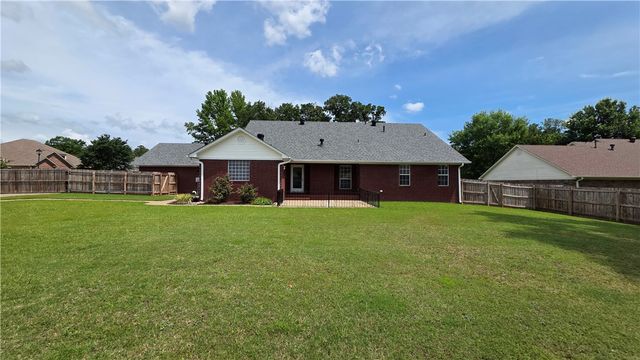 2415 W 8th Street, Russellville, AR 72801