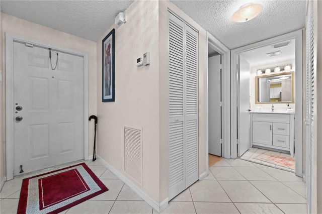 9716 Sills Drive 103, Boynton Beach, FL 33437