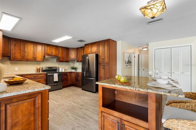 900 NW SNUG HARBOR ROAD, Crystal River, FL 34428