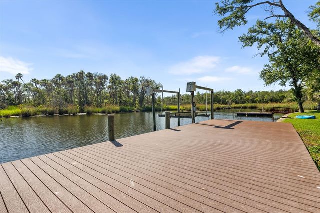 900 NW SNUG HARBOR ROAD, Crystal River, FL 34428