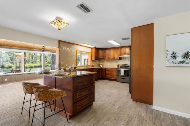 900 NW SNUG HARBOR ROAD, Crystal River, FL 34428