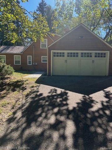27180 WELLINGTON Road, Franklin Village, MI 48025