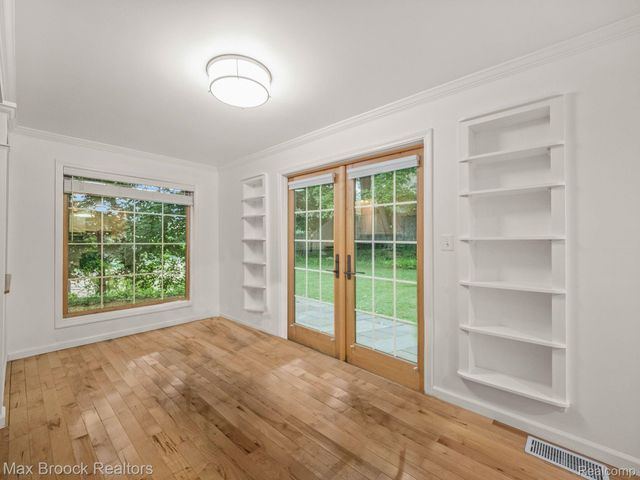 27180 WELLINGTON Road, Franklin Village, MI 48025