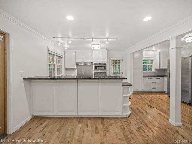 27180 WELLINGTON Road, Franklin Village, MI 48025