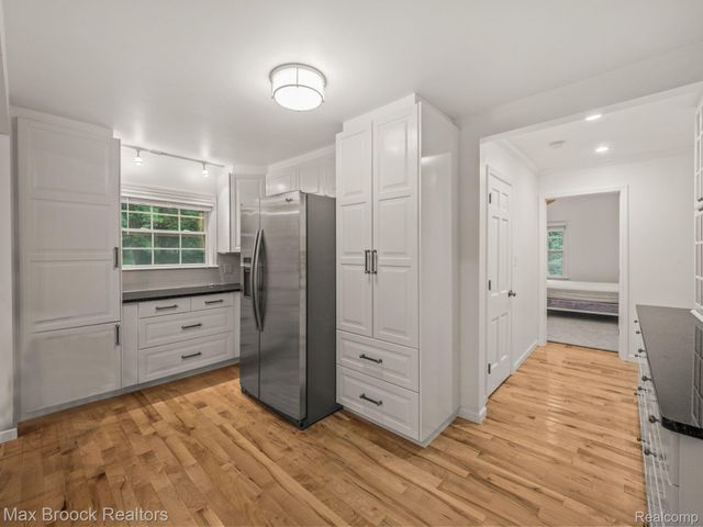 27180 WELLINGTON Road, Franklin Village, MI 48025