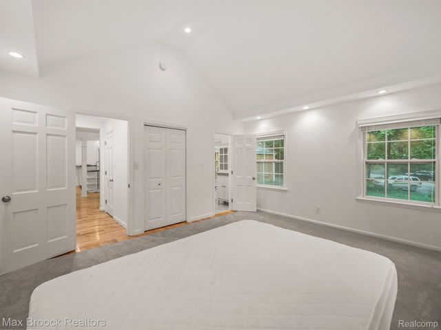 27180 WELLINGTON Road, Franklin Village, MI 48025