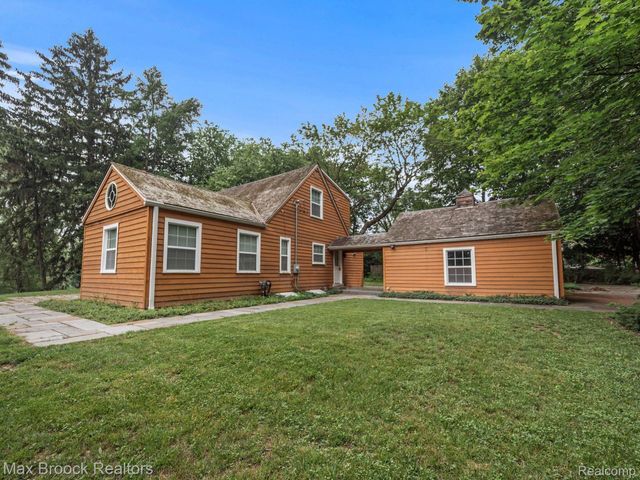 27180 WELLINGTON Road, Franklin Village, MI 48025
