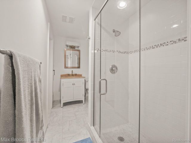 27180 WELLINGTON Road, Franklin Village, MI 48025