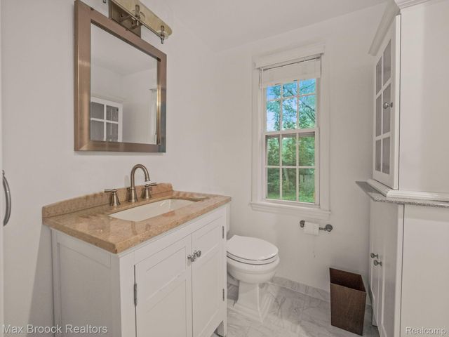27180 WELLINGTON Road, Franklin Village, MI 48025