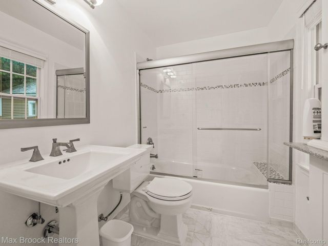 27180 WELLINGTON Road, Franklin Village, MI 48025