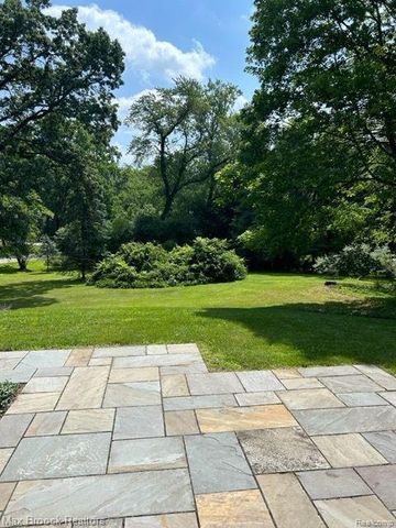 27180 WELLINGTON Road, Franklin Village, MI 48025