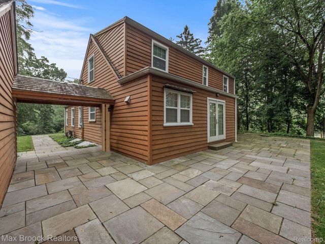 27180 WELLINGTON Road, Franklin Village, MI 48025