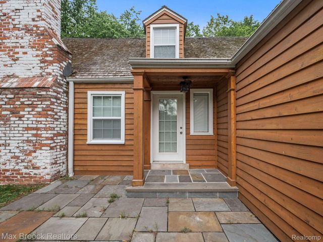 27180 WELLINGTON Road, Franklin Village, MI 48025