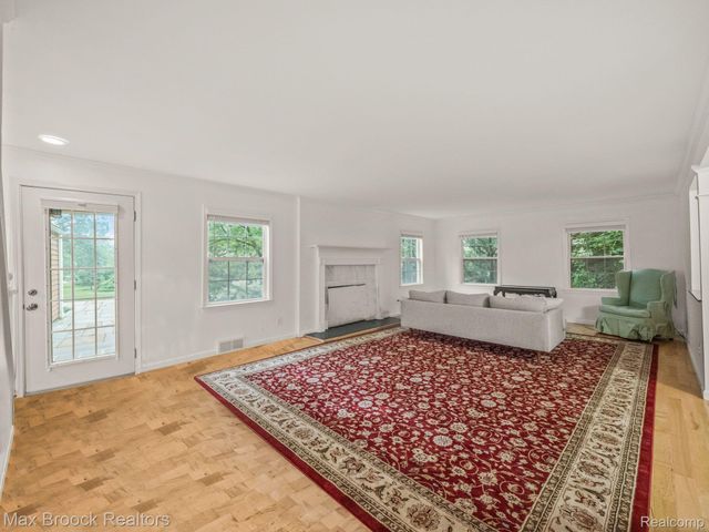 27180 WELLINGTON Road, Franklin Village, MI 48025