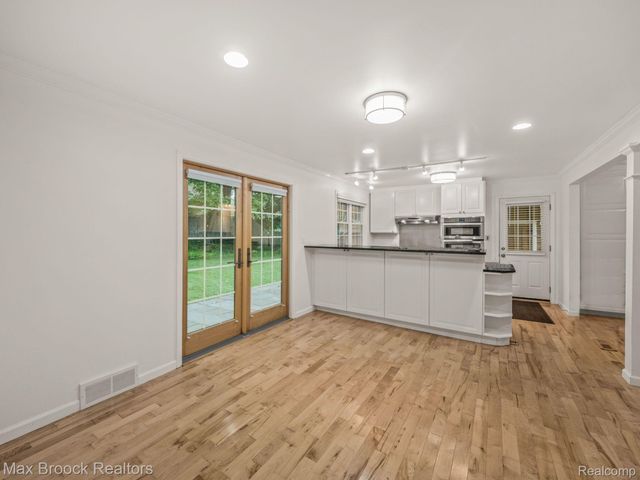 27180 WELLINGTON Road, Franklin Village, MI 48025