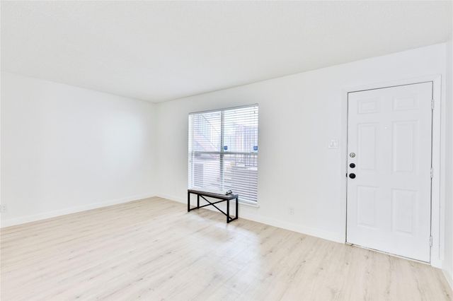 2314 Parker LN 12, Austin, TX 78741