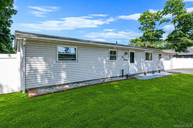 100 Patchogue Holbrook Road, Ronkonkoma, NY 11779