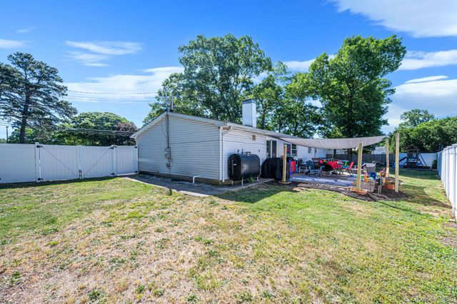 100 Patchogue Holbrook Road, Ronkonkoma, NY 11779