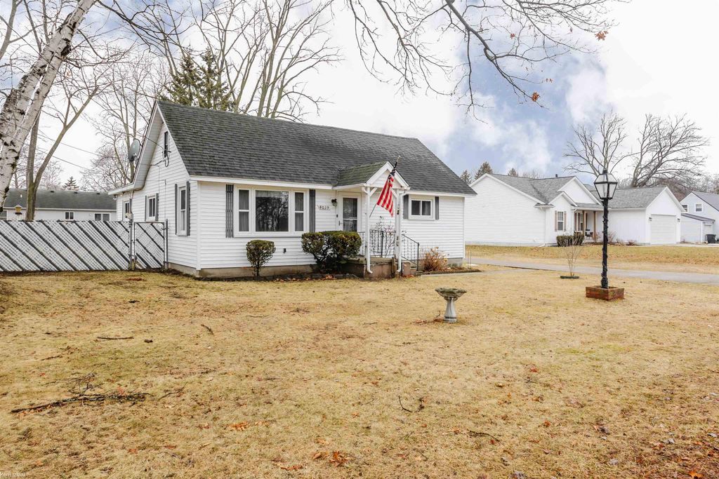 4033 Helen Avenue, Fort Gratiot Twp, MI 48059