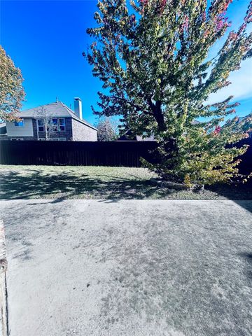 4318 Meadowcove Drive, Rowlett, TX 75088