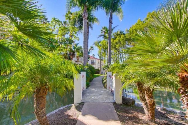 9458 Twin Trails Dr 205, San Diego, CA 92129