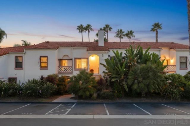 9458 Twin Trails Dr 205, San Diego, CA 92129