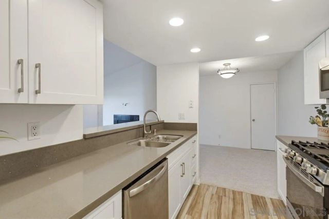 9458 Twin Trails Dr 205, San Diego, CA 92129