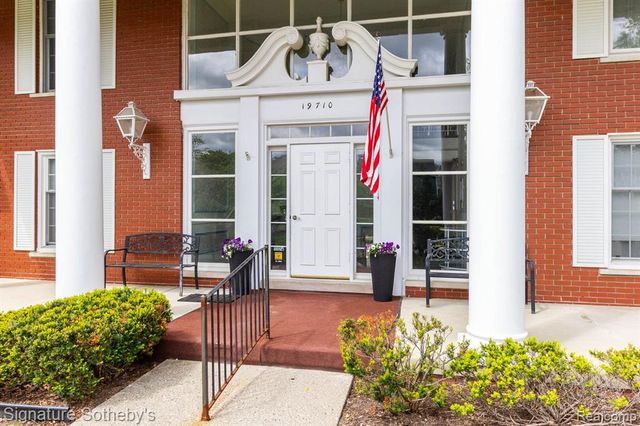 19710 W 13 Mile Road 101, Beverly Hills, MI 48025