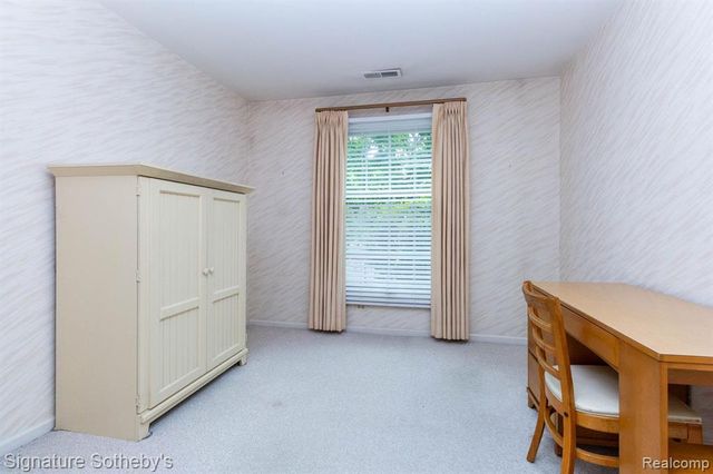 19710 W 13 Mile Road 101, Beverly Hills, MI 48025