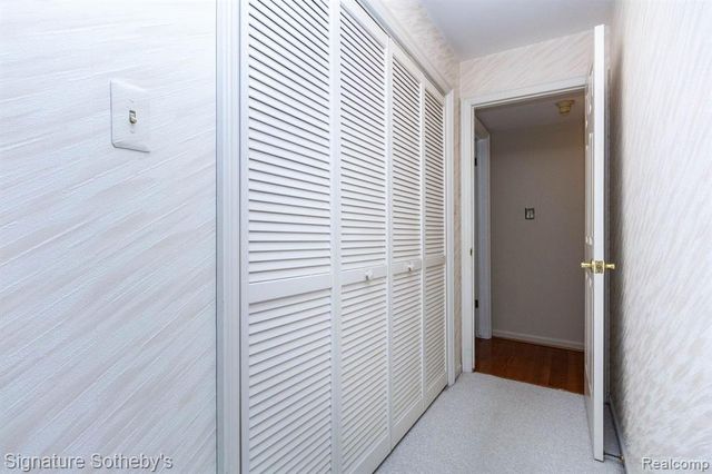 19710 W 13 Mile Road 101, Beverly Hills, MI 48025