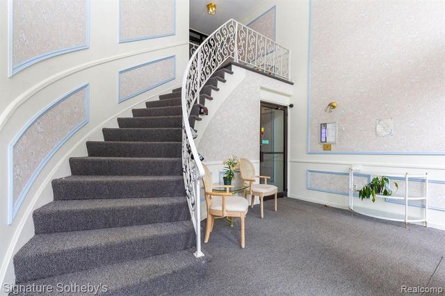 19710 W 13 Mile Road 101, Beverly Hills, MI 48025
