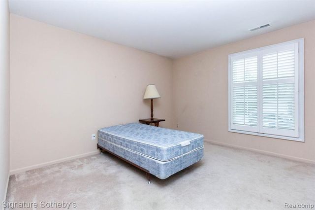 19710 W 13 Mile Road 101, Beverly Hills, MI 48025