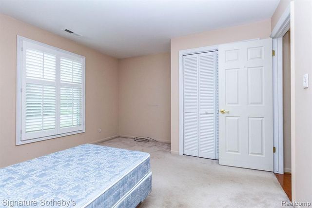 19710 W 13 Mile Road 101, Beverly Hills, MI 48025