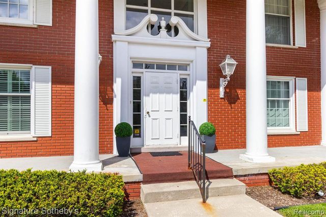 19710 W 13 Mile Road 101, Beverly Hills, MI 48025