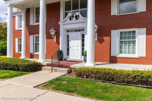 19710 W 13 Mile Road 101, Beverly Hills, MI 48025