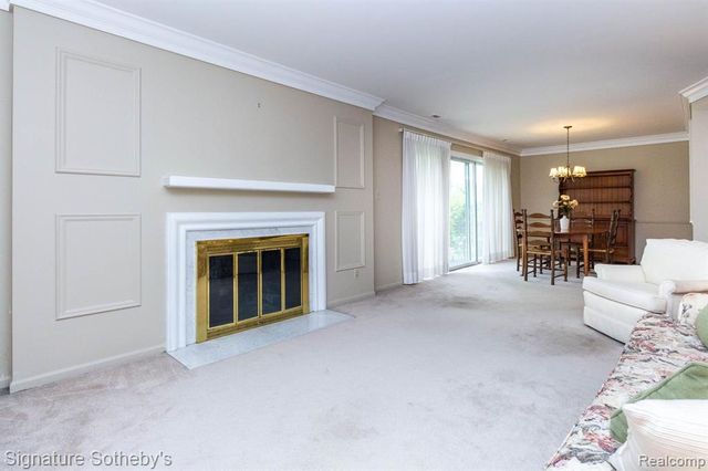 19710 W 13 Mile Road 101, Beverly Hills, MI 48025