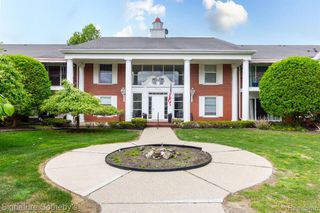 19710 W 13 Mile Road 101, Beverly Hills, MI 48025