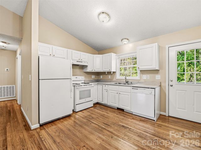 10 Lakewood Drive, Asheville, NC 28803