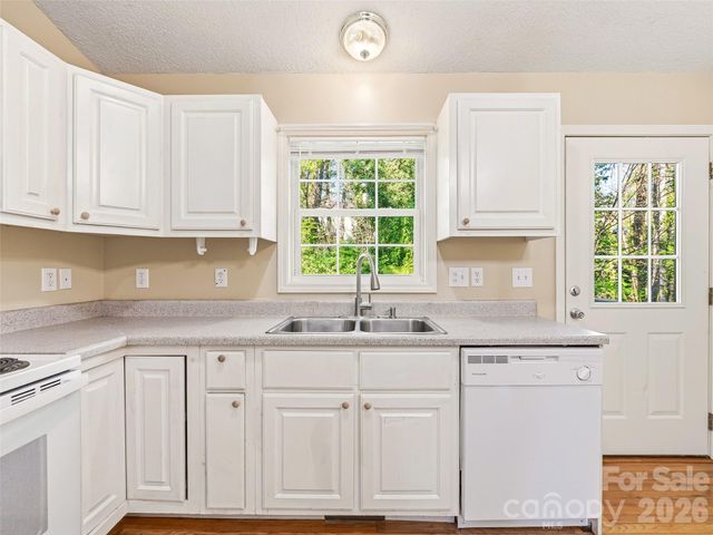 10 Lakewood Drive, Asheville, NC 28803