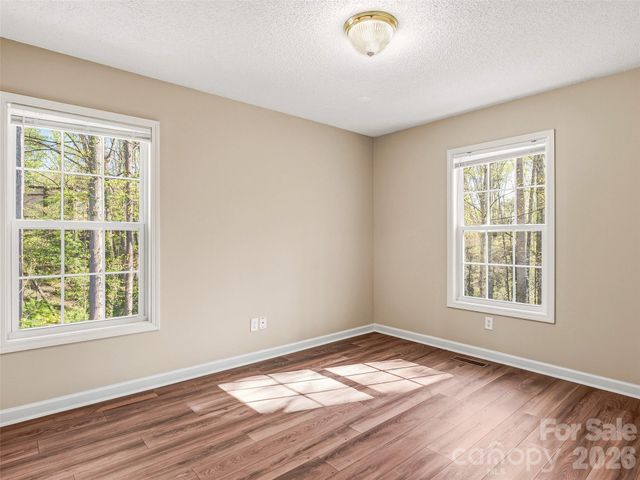 10 Lakewood Drive, Asheville, NC 28803