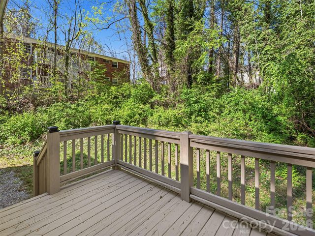 10 Lakewood Drive, Asheville, NC 28803