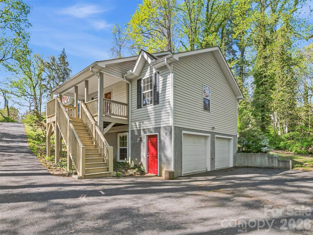 10 Lakewood Drive, Asheville, NC 28803