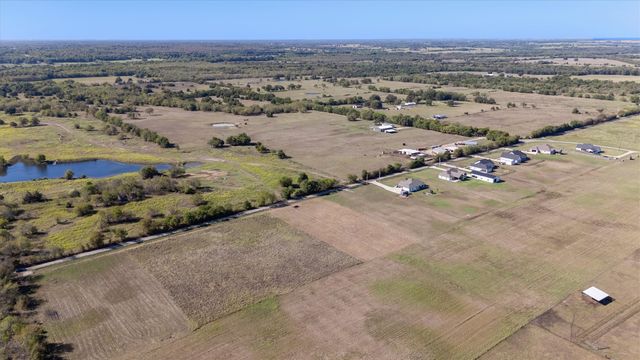 784 County Road 1021, Wolfe City, TX 75496