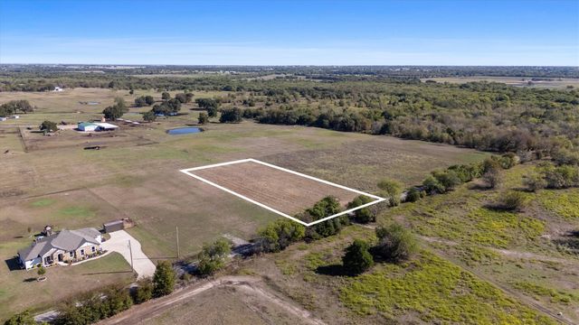 784 County Road 1021, Wolfe City, TX 75496