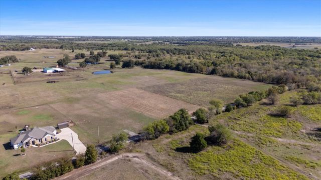 784 County Road 1021, Wolfe City, TX 75496