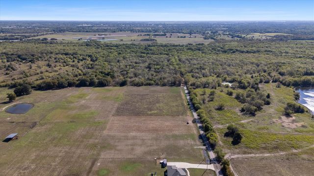 784 County Road 1021, Wolfe City, TX 75496