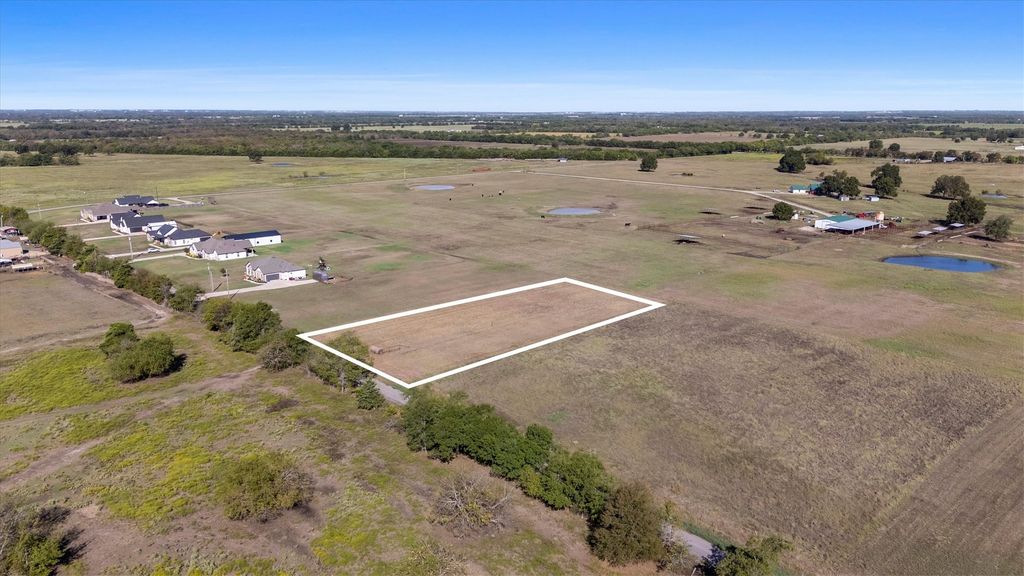 784 County Road 1021, Wolfe City, TX 75496