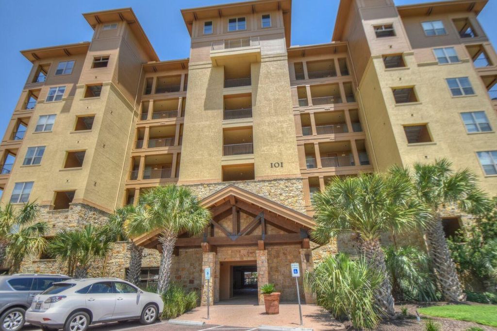 101 West Bank DR 15, Horseshoe Bay, TX 78657